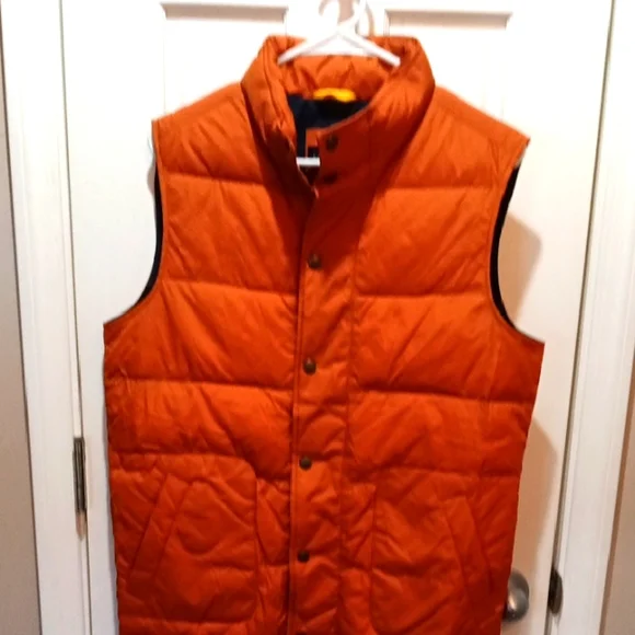 Lands End Men's Down Vest. - Picture 1 of 9